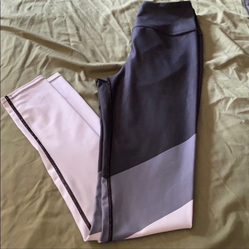 Active Leggings Black, Grey, and White Colorblock Size S